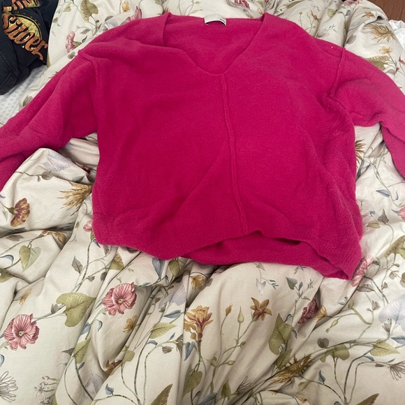 Aritzia hush knit v neck - Picture 7 of 7